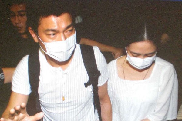 刘德华浑家是什么样的人 以地下女友的身份伴共着他