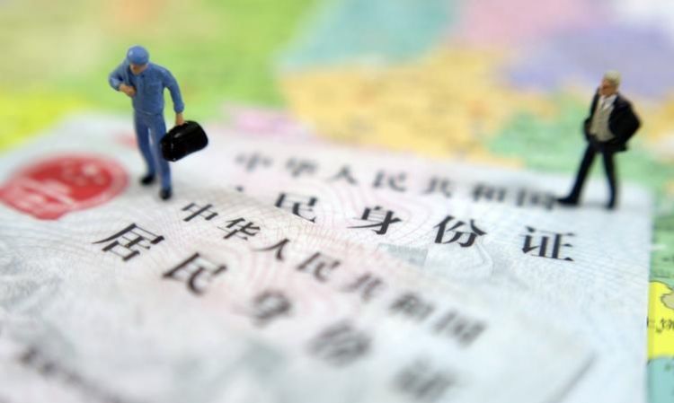 身份证上的一层膜可以揭掉么