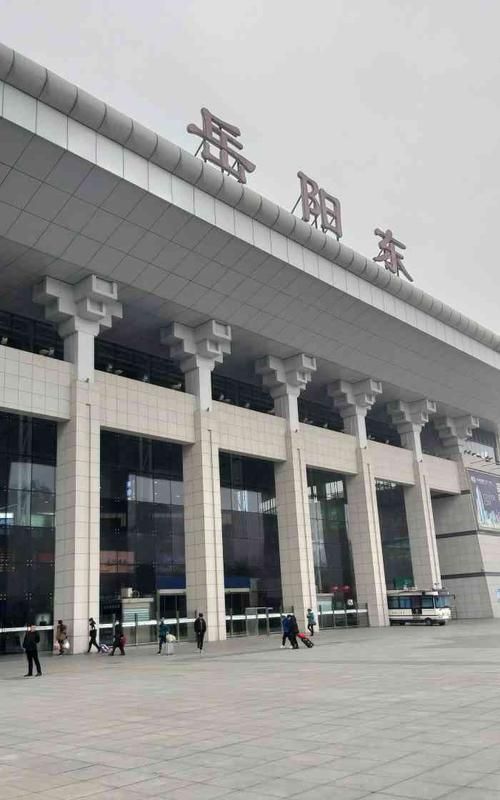 岳阳东站是高铁站吗