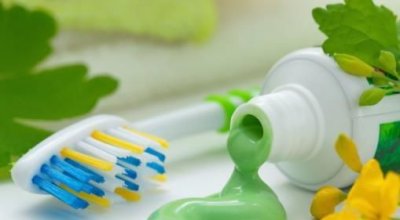 ​牙膏打开一年还能用吗，牙膏瓶盖掉了的牙膏还能继续用吗？