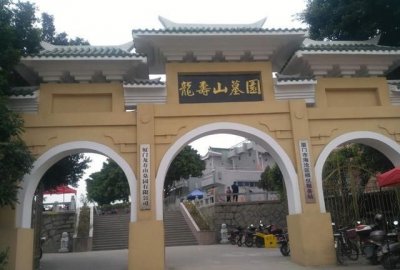 ​七月半是什么节日，清明节恰缝三月初一，有人说初一不能上坟，这是真的吗？有