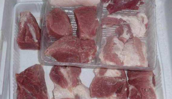 牛肉放冰箱有点变黑可以吃,牛肉放冰箱有点变黑可以吃吗图3