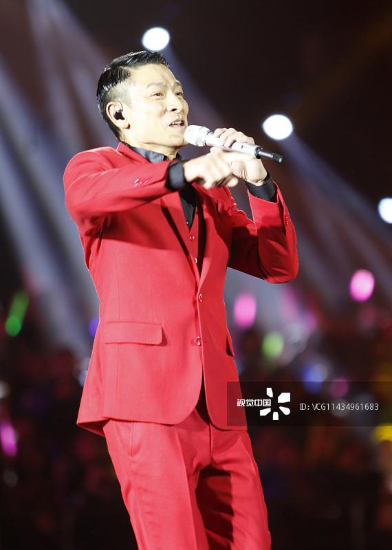 2003年刘德华湖南卫视跨年晚会（2013年的跨年演唱会）(2)