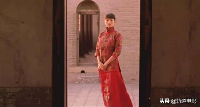 从《妻妾成群》到《大红灯笼高高挂》（大红灯笼高高挂剧情简介）