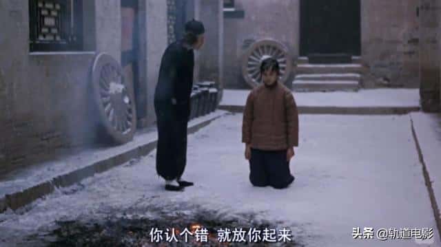 从《妻妾成群》到《大红灯笼高高挂》（大红灯笼高高挂剧情简介）