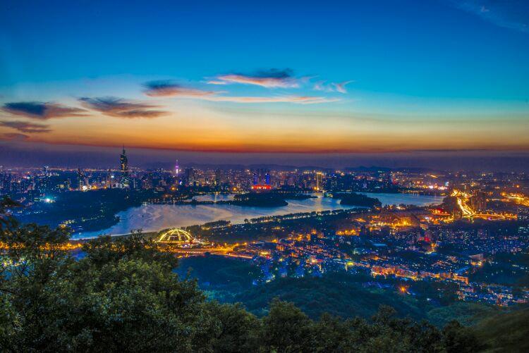 华东城市综合实力排名（华东地区包括哪几个省市）