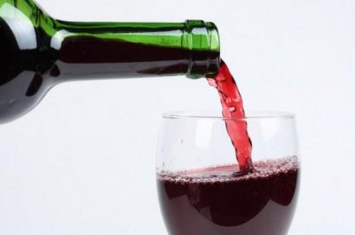 ​喝红酒可以空腹吗(晚上空腹喝红酒可以减肥吗)
