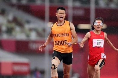 ​校运会女子200米正常成绩