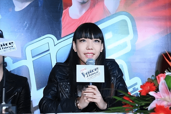 好声音歌手吴莫愁现状(吴莫愁去哪了)
