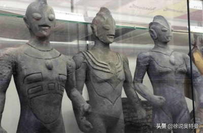 ​考古队发现迪迦石像(迪迦石像旁边的两个巨人是谁)