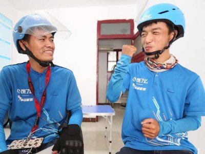 ​聋哑外卖小哥走红被网友点赞：你努力工作的样子最帅！