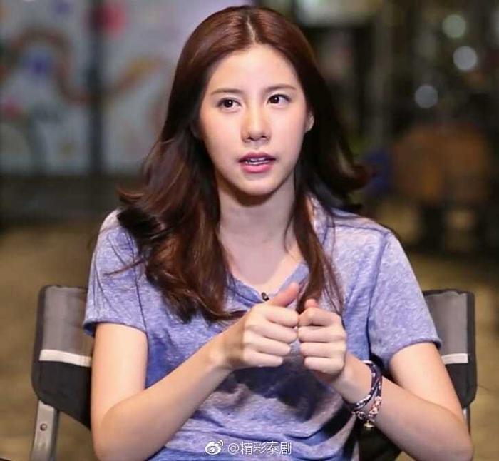 泰剧《等你爱我》中的戏精女主的扮演者——泰星Esther个人资料简介