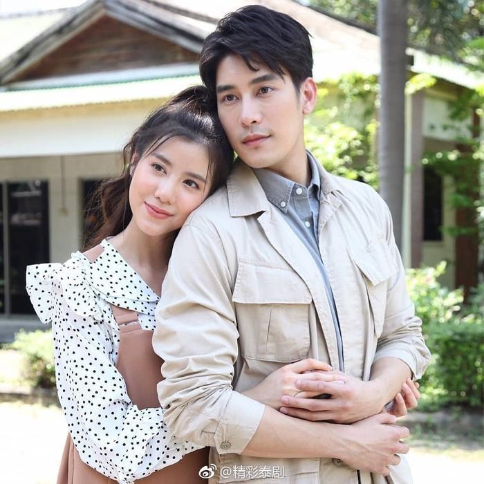 泰剧《等你爱我》中的戏精女主的扮演者——泰星Esther个人资料简介