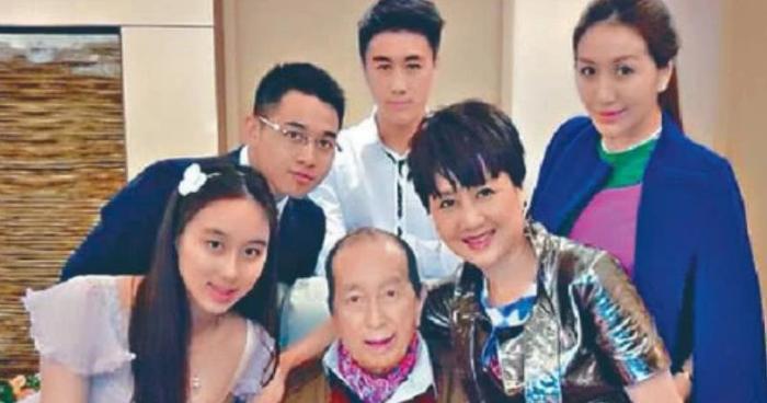 赌王何鸿燊为何可以娶4个老婆？还不算重婚罪，其原因让人羡慕