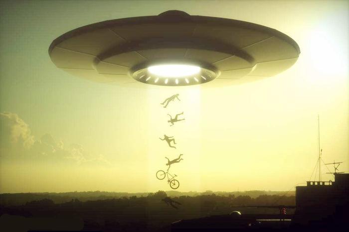 惊人的英国“萝丝事件”，UFO劫持一女子、外星人侵害了她