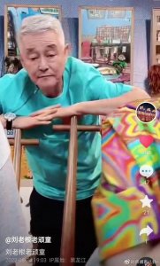 ​赵本山帮女儿直播捞金，满脸疲态眼皮耷拉，有气无力疑身体出问题