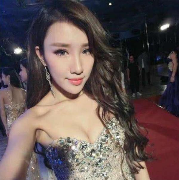 郭艾伦女友独自海边度假晒美照，好身材引热议：不输孙悦妻子陈露