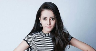 ​热巴4张婚纱照，一张土味十足，一张倾国倾城