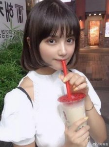 ​《初恋这件小事》女主从邻家小孩变成妖艳变性人，这几年做了什么