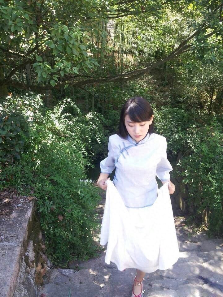 满昱彤形象可爱俏皮，外表乖巧充满正能量，单纯笑容打动人心