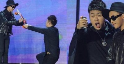 ​杜海涛五次下跪：一次被骂惨，三次在快乐大本营，一次在谢娜婚礼