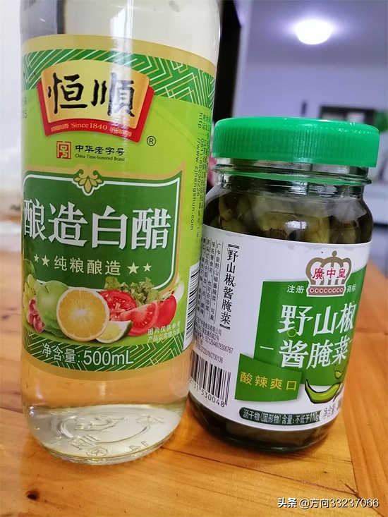 时令小菜自制：酸辣藕尖。