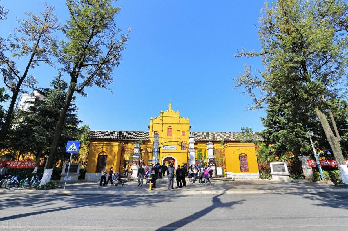 云南陆军讲武堂旧址，位于昆明市翠湖西承华圃