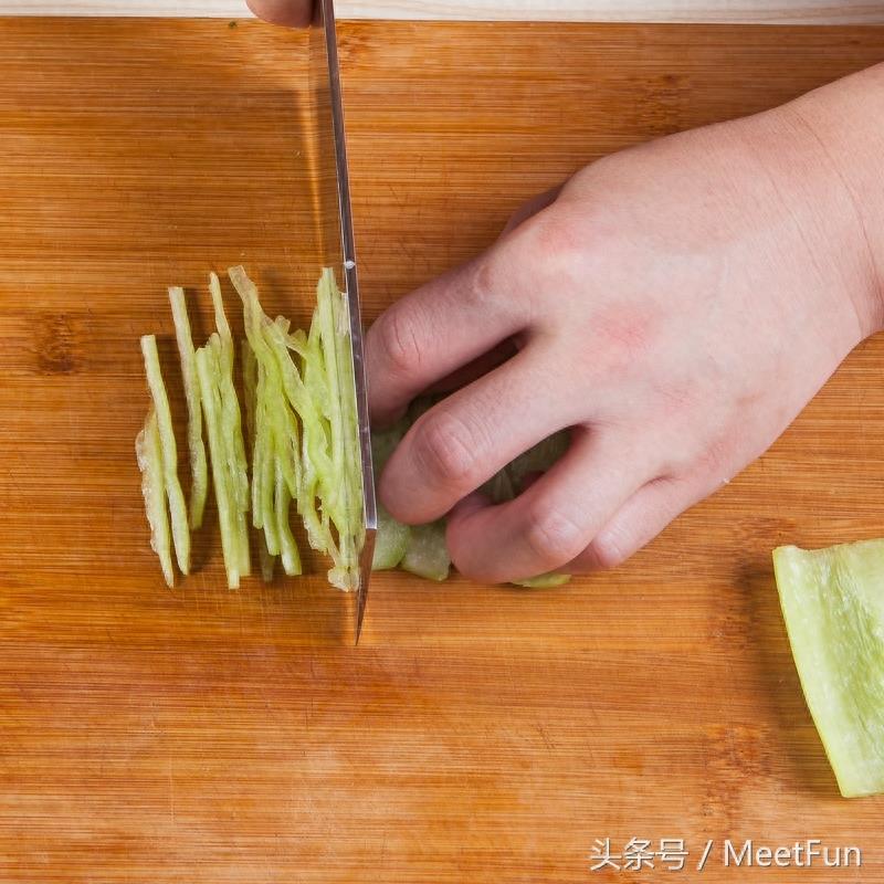 谁都吃过的东北名-老虎菜 原来是这么来的……