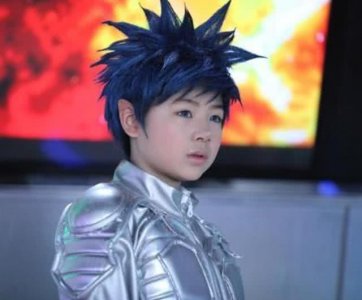 ​9岁的“蓝多多”当初被嫌丑，如今19岁的他，竟然帅到撞脸王俊凯