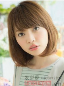 ​披肩短发发型设计 简单甜美显气质