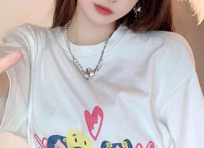 ​女方有外遇，如果离婚女方可不可以少分财产?