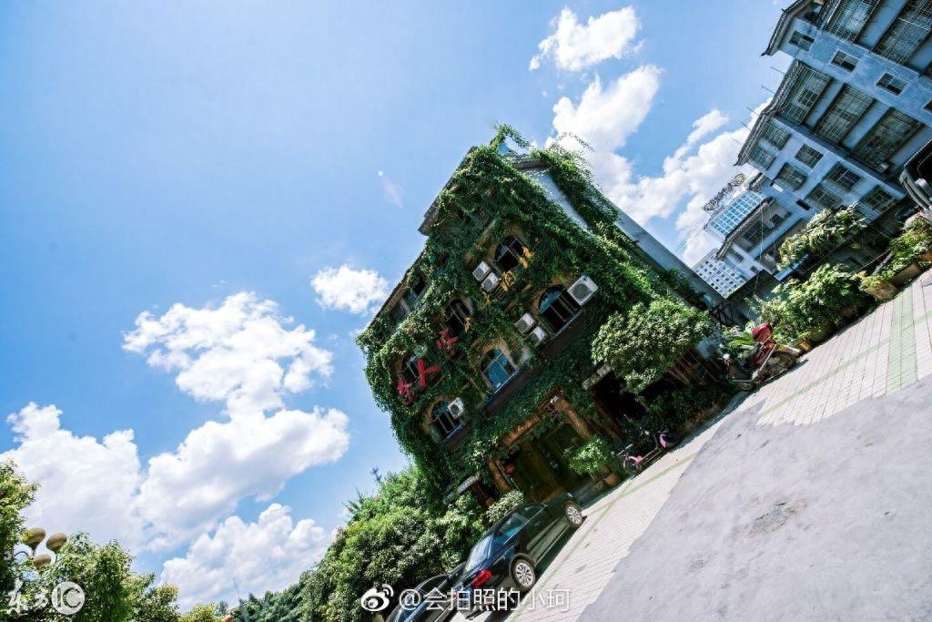 凤凰古城终于不收钱啦！再不要148元门票，旅游为什么不选凤凰？