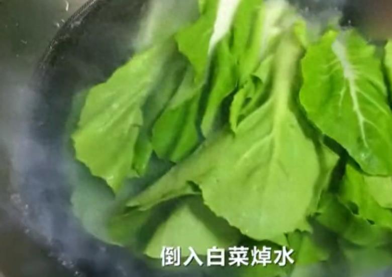 蚝油炒白菜家常做法，颜色翠绿，好吃入味，几分钟就可上桌