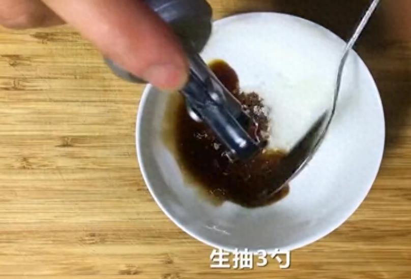 蚝油炒白菜家常做法，颜色翠绿，好吃入味，几分钟就可上桌