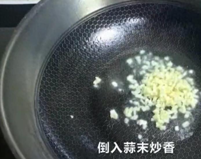 蚝油炒白菜家常做法，颜色翠绿，好吃入味，几分钟就可上桌