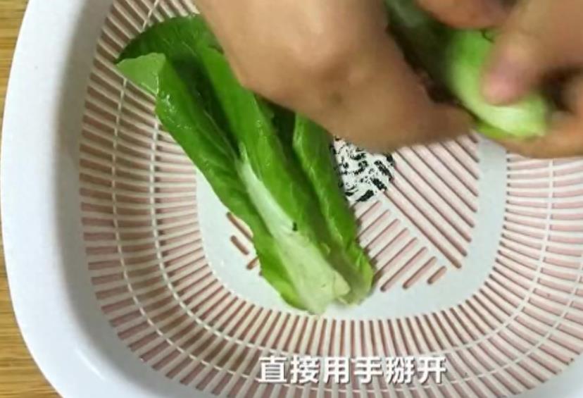 蚝油炒白菜家常做法，颜色翠绿，好吃入味，几分钟就可上桌