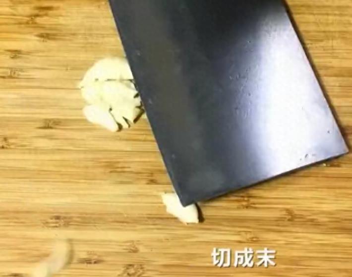 蚝油炒白菜家常做法，颜色翠绿，好吃入味，几分钟就可上桌