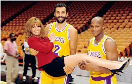NBA老板的女儿们，有不少是白富美，只是乔丹之女有点像丑小鸭