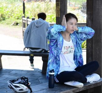 ​张轩睿骑单车破皮受伤 林心如反成“受害者”