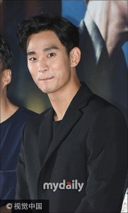 ​金秀贤亮相《Real》首映抿嘴萌态十足 IU红裙惹眼、朴信惠干练