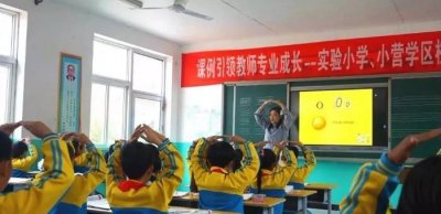 ​西门外小学举办《我和祖国共成长》学生作品展