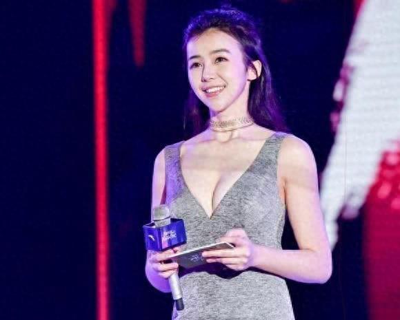NBA最前线美女主持张曼源给你带来NBA最新消息