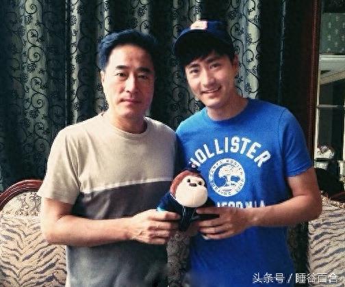 59岁老戏骨杨立新的29岁儿子是当红小生杨玏