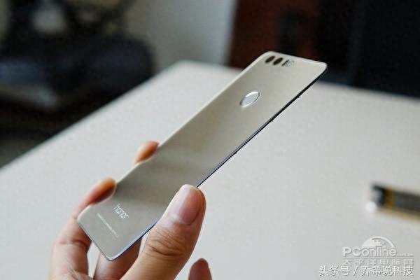 往年旗舰大拆解之荣耀8！