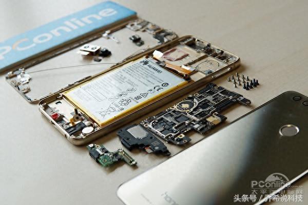 往年旗舰大拆解之荣耀8！