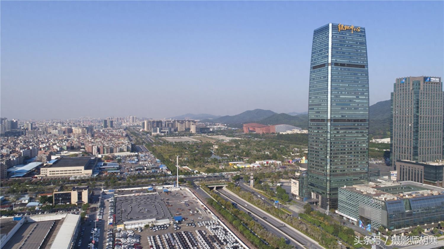 5号停机坪快成巨型停车场，昔日这可是广州国际机场哦