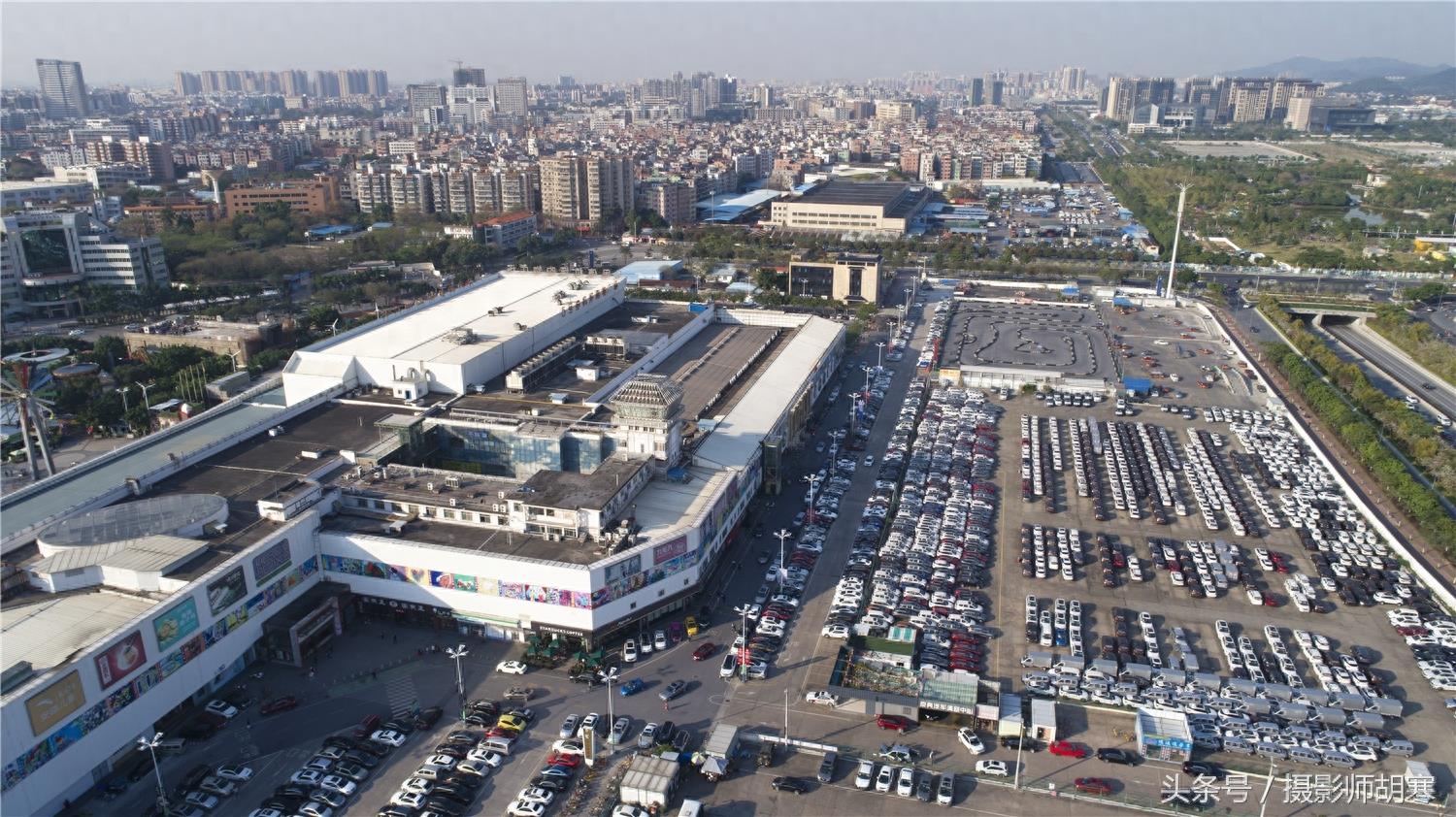 5号停机坪快成巨型停车场，昔日这可是广州国际机场哦