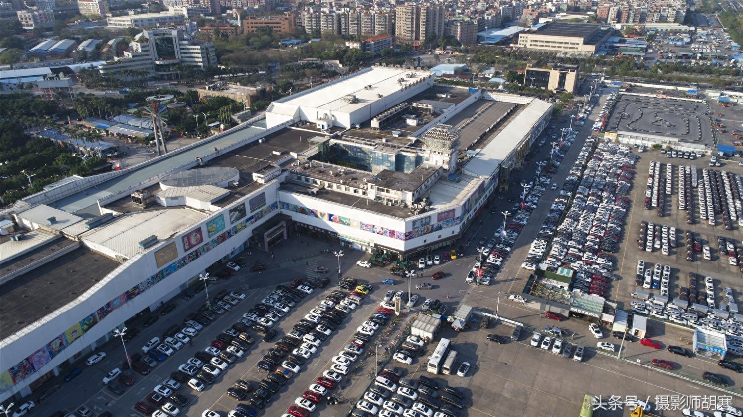5号停机坪快成巨型停车场，昔日这可是广州国际机场哦