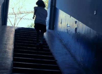 ​怎么跟不认识的女生搭讪（怎么在网上搭讪不认识的女生）