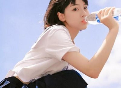 ​没做过的女生下面能放进几根手指？女生下面可以放几根手指？